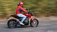 Tenaga motor listrik itu disuplai dari baterai Z-Force Li-Ion intelligent dengan kapasitas maksimal 12,5 kWh.