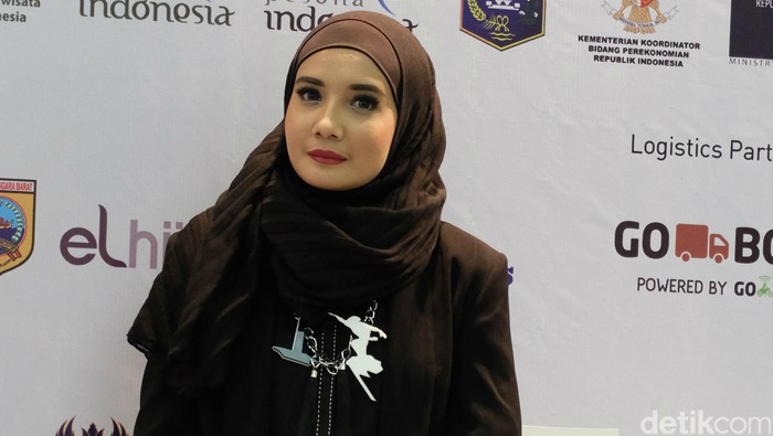 Zaskia Sungkar Zaskia sungkar di Indonesia Fashion Week