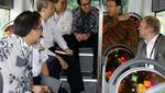 Ahok Jajal Bus Scania