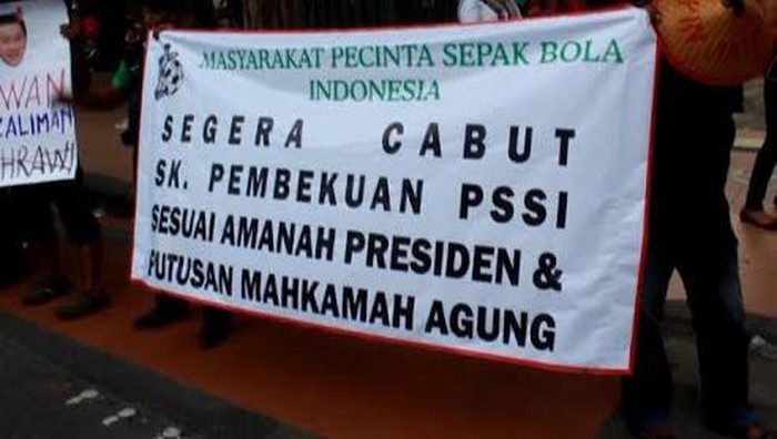 Komunitas Pecinta Sepakbola Jatim Minta Menpora Dipecat