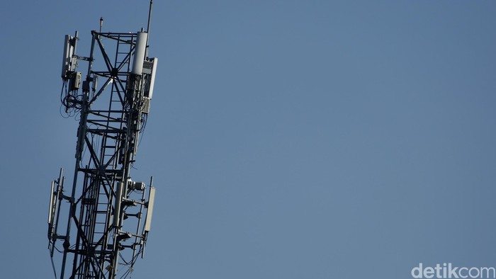 Menara BTS dan Antena TV. 
dikhy sasra/ilustrasi/detikfoto