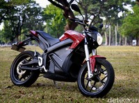 Memacu Motor Listrik Garang, Zero SR