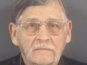 Kakek 78 Tahun Tonjok Demonstran di Kampanye Donald Trump