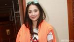Raffi Ahmad dan Nagita Slavina Pamer Koleksi Busana di IFW 2016