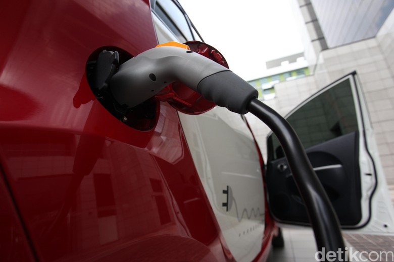 Mobil listrik Mitsubishi i-MiEV. Foto: Rengga Sancaya Mobil listrik Mitsubishi i-MiEV. Foto: Rengga Sancaya