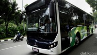 Ahok ingin bus-bus di Jakarta nantinya memiliki standar yang sama seperti bus Scania ini, hanya ukurannya yang berbeda.