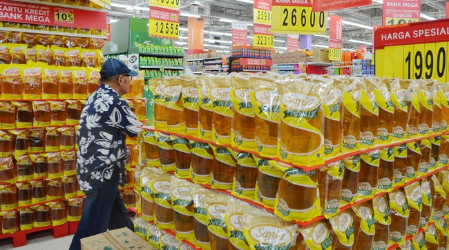 Minyak Goreng Curah Dilarang Pedagang pun Teriak