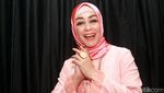 Chintami Atmanegara Tampil Berhijab