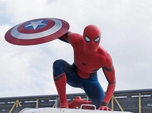 Captain America dan Falcon Bicara Soal Spider-Man