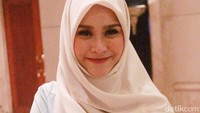 Zaskia menggendong buah hatinya. Pool/Gus Mun/detikFoto.
