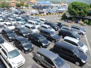 Antrean di Penyeberangan Ketapang Masih Panjang, Mengular Hingga 10 Km