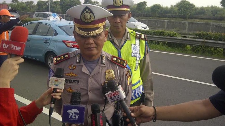 Long Weekend, Truk Diarahkan ke Rest Area Tol Saat Lalin Padat Long Weekend, Truk Diarahkan ke Rest Area Tol Saat Lalin Padat