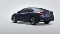 Honda Civic terbaru sudah memiliki fitur penting seperti Engine Remote Start, electric parking brake, sistem hiburan Display Audio Touchscreen 7 inci yang bisa terintegrasi dengan Apple CarPlay serta Honda LaneWatch blind spot monitoring system.