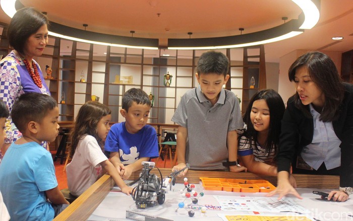 Sampoerna Academy mengadakan open house di Sampoerna Academy, LAvenue, Pancoran, Jakarta Selatan, Sabtu (12/3/2016). Open House tersebut untuk membekali orang tua dan pelajar mengenai informasi sistem pendidikan Amerika dan fasilitas belajar-mengajar yang diterapkan Sampoerna Academy.