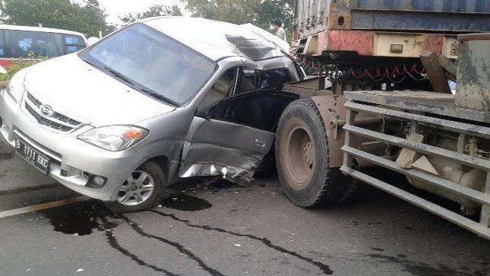 Kecelakaan Beruntun di Tol Cikampek, 2 Orang Tewas