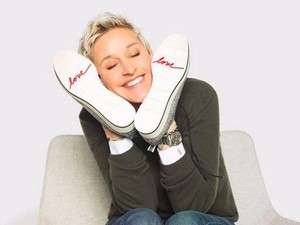 Ellen DeGeneres Rilis Lini Sepatu untuk Sebarkan Cinta ke Seluruh Dunia