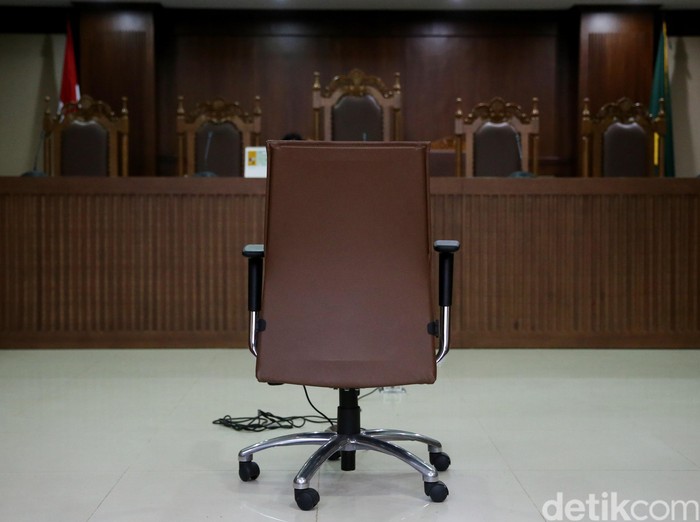 Kursi terdakwa di pengadilan