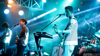 Last Dinosaurs Taklukkan Panggung Music Gallery 2016