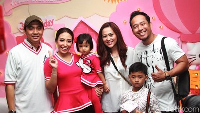 Sederet Selebriti Ramaikan Ultah Putri Ayu Dewi