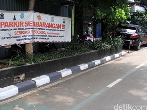 Capek Keseringan Ditilang, Sopir Taksi di Jaksel Menangis