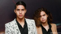 Keduanya sukes membuat para remaja perempuan jatuh hati. Pool/Gus Mun/detikFoto.