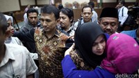 Saya serta istri setelah diskusi dengan kuasa hukum dengan permohonan maaf sebesar-besarnya kepada masyarakat Sumatera Utara. Saya menerima putusan, ujar Gatot.