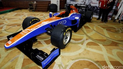Ini Replika Mobil Balap F1 Rio Haryanto