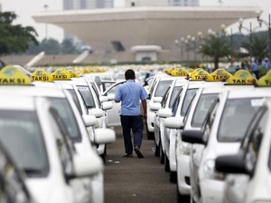 Suara Sumbang Masyarakat soal Rencana Pemerintah Blokir Uber dan GrabCar