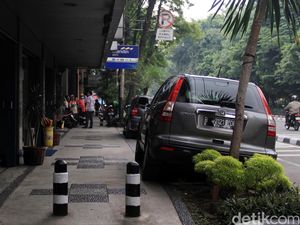 Parkir Sembarangan Bikin Ban Mobil Cepat Rusak
