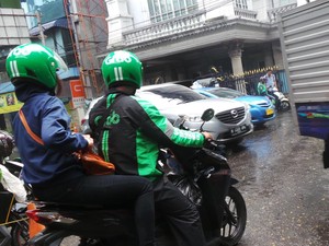 Stasiun Sudirman Sepi Taksi, Penumpang Pilih Naik Ojek Online