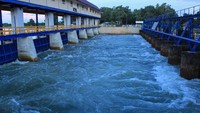 Alhasil Bendung Pice yang baru menahan arus sungai terlebih dulu, sebelum akhirnya ditahan lagi oleh bendungan yang lama. Tentunya ini adalah hal yang bagus, merevitalisasi fungsi bendungan tanpa perlu menghilangkan yang lama (Randy/detikTravel)