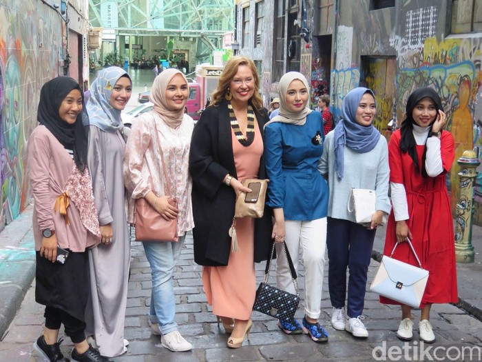 Inspirasi Tampil Kasual Dengan Hijab Dari Mega Iskanti Hingga Ria Miranda