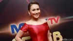Ayu Ting Ting, Pretty in Red