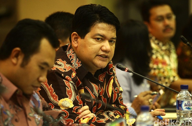 Begini Penjelasan Ketua KPU Soal Surat Dukungan Calon Independen Bermaterai Begini Penjelasan Ketua KPU Soal Surat Dukungan Calon Independen Bermaterai