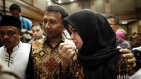 Terima kasih Yang Mulia saya menerima putusan, timpal Evy.