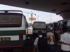 Kopaja Jurusan Tanah Abang Tak Narik di Kp Melayu, Bus Sekolah Jadi Pilihan