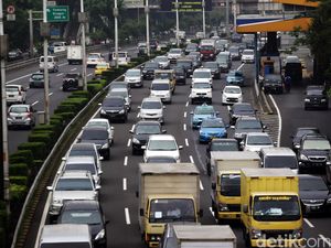 Per 2 Juli Truk Barang dari Tj Priok Dilarang ke Tol Dalam Kota