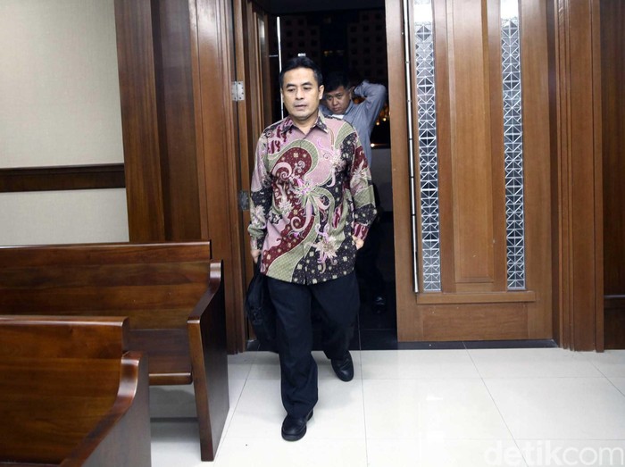 Direktur PT Sarimas Ahmadi Pratama, Dasep Ahmadi menjalani sidang Vonis di Pengadilan Tipikor, Jakarta, Senin (14/03/2016). Dasep dihukum 7 tahun penjara dan denda Rp 200 juta, subsidair 3 bulan kurungan karena Dasep terbukti melakukan korupsi pengadaan mobil listrik tahun 2013. Grandyos Zafna/detikcom