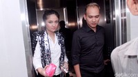 Marshanda yang akrab disapa Chacha tampil bersama sang kekasih, Egi. Pool/Palevi S/detikFoto.