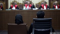 Sidang pembacaan putusan (vonis) Gatot dan Evy akan dibacakan Hakim Ketua Sinunghermawan. Sidang dimulai pada pukul 15.00 WIB.
