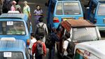 Bus Sekolah Angkut Penumpang di Terminal Kampung Rambutan
