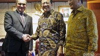 Ketua DPD RI Irman Gusman menerima Wakil Ketua Dewan Federasi Majelis Federal Federasi Rusia Nikolay Vasilyevich Fyodorov.