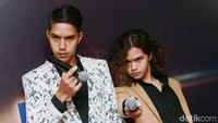 Gaya siapa yang lebih kece menurut kamu? Pool/Gus Mun/detikFoto.