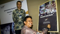 Dirut Bank Mandiri Budi G Sadikin melemparkan senyuman di sela-sela penandatanganan peresmian kantor Pusat Mandiri Capital Indonesia.