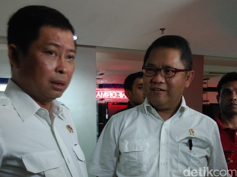 Menkominfo Akan Panggil Uber dan Grab Besok Menkominfo Akan Panggil Uber dan Grab Besok