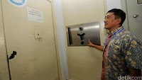 Kabag Humas BNN Slamet Pribadi menunjukkan sejumlah ruangan, termasuk area tahanan.