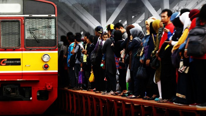 Insert infografis commuter line