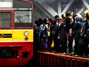 Rute Commuter Line Bekasi dan Bogor Dipangkas, Penumpang: Manggarai Penuh!