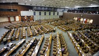 Sebanyak 271 anggota dewan absen dalam sidang paripurna ini. Data mengacu absensi kehadiran saat paripurna dimulai sekitar pukul 10.55 WIB.