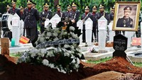 Abubakar merupakan salah satu dari empat korban meninggal akibat kebakaran di ruang tabung chamber Pulau Miangas Gedung Ruang Udara Bertekanan Tinggi (RUBT) RSAL Mintohardjo, Jakarta Pusat, pada Senin kemarin.